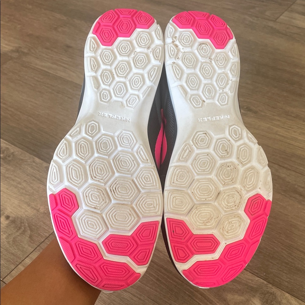 Nike Flex TR6 Sneakers - Picture 7 of 8